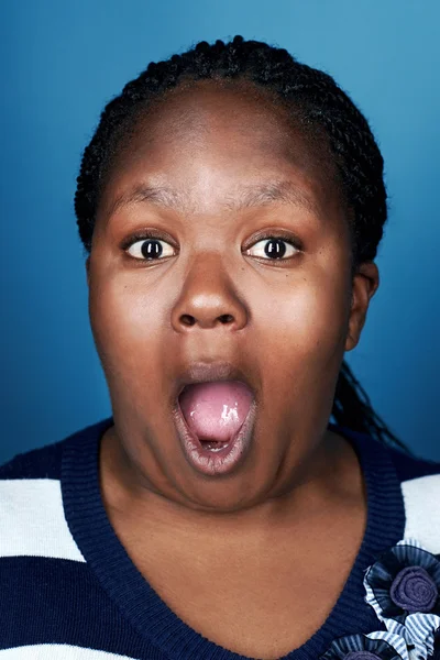 Lustiges Gesicht einer afrikanischen Frau — Stockfoto