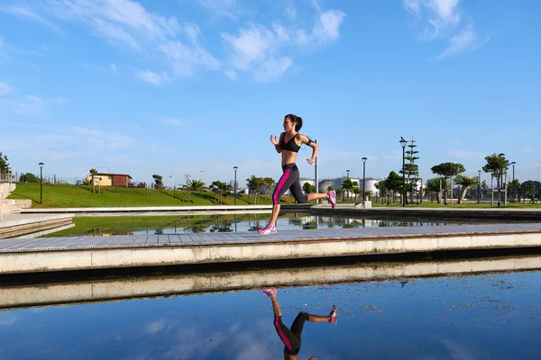 Woman running over bridge — Stock Photo, Image