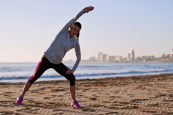 Woman stretching leg muscle — Stock Photo, Image