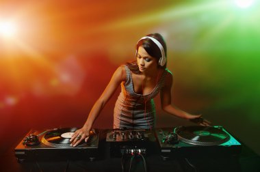 partide müzik kadın dj