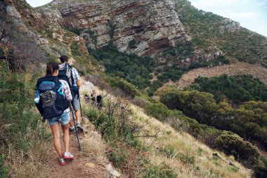 iz hiking boyunca yürüme Çift