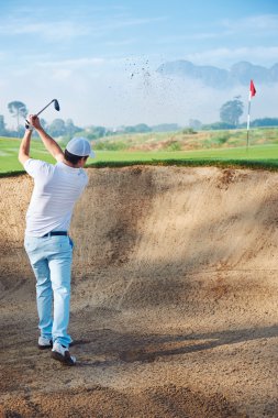 golfçü isabet top gelen tehlike