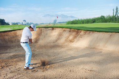 golfçü isabet top gelen tehlike
