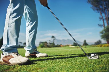 golfçü tee atış isabet demir ile