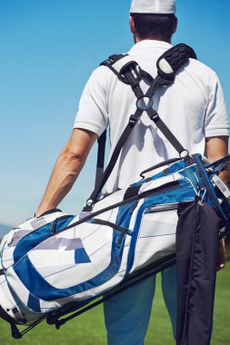 Yürüyüş ve çanta golf oyuncu