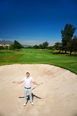 Hayal kırıklığına uğramış golfçü öfkesini kaybediyor