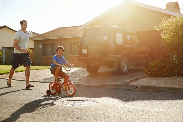 Learning to ride — Stock Photo, Image