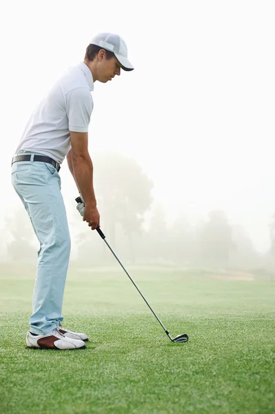 Golfer hitting golf shot with club — Stock Photo, Image