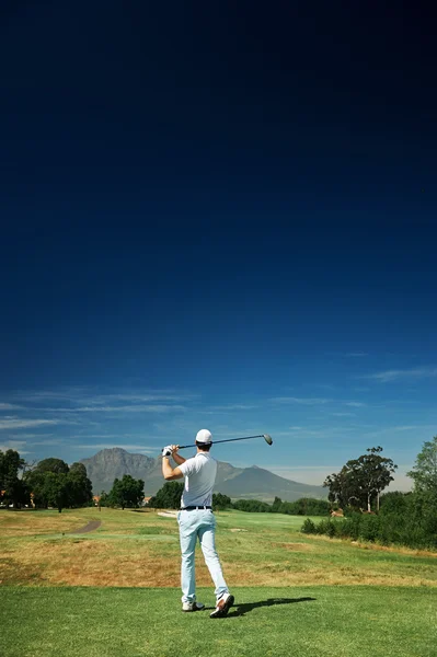 Постріл в гольф на трасі — стокове фото