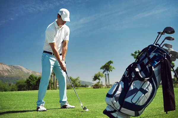 Golf shot on course in fairway — Stock Photo, Image