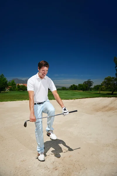 Gefrustreerd golfspeler zijn geduld verliezen — Stockfoto