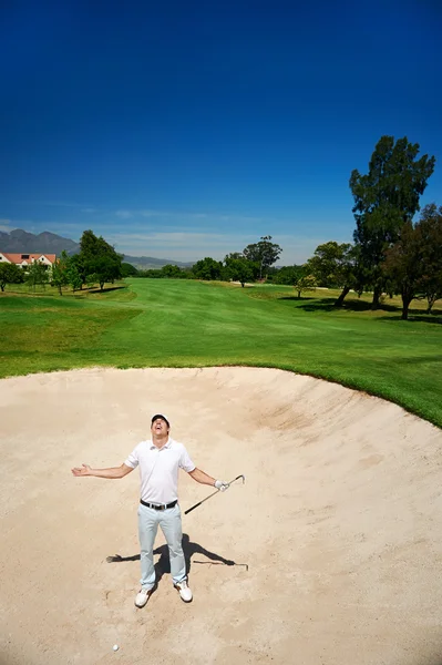 Hayal kırıklığına uğramış golfçü öfkesini kaybediyor — Stok fotoğraf