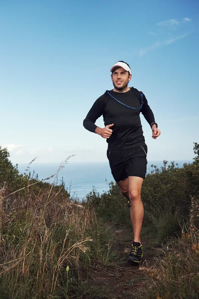 Man on trail exercising outdoors — Stock Photo, Image