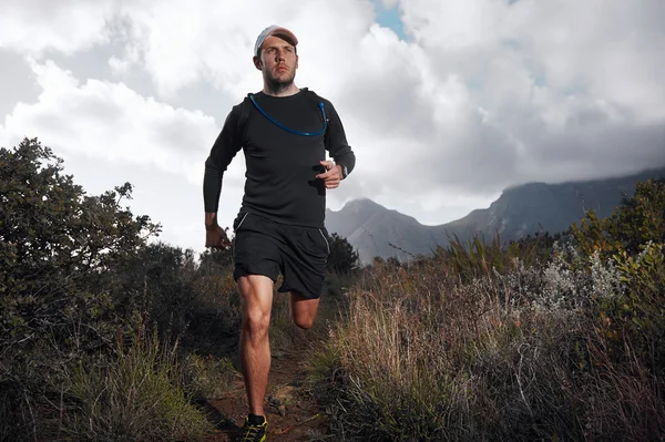 Loper met vastberadenheid uitoefening voor fitness — Stockfoto