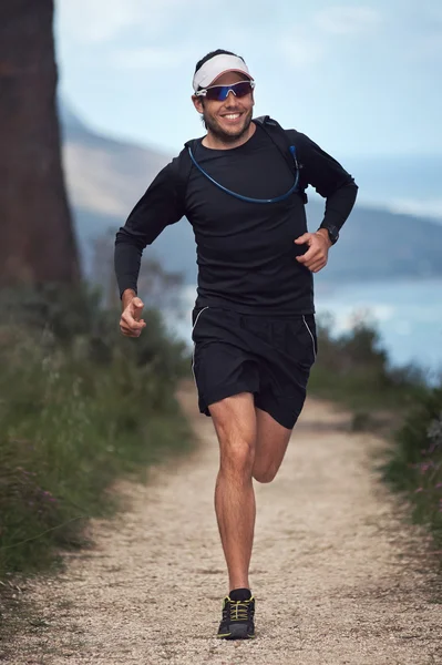 屋外で運動する男 — ストック写真