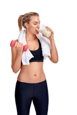 dumbells ile çalışma dışarı jimnastik salonu kadın