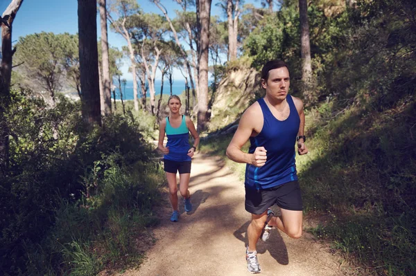 Couple trail running together — Stock Photo, Image