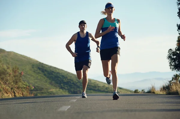 Paar trainiert für Marathon — Stockfoto