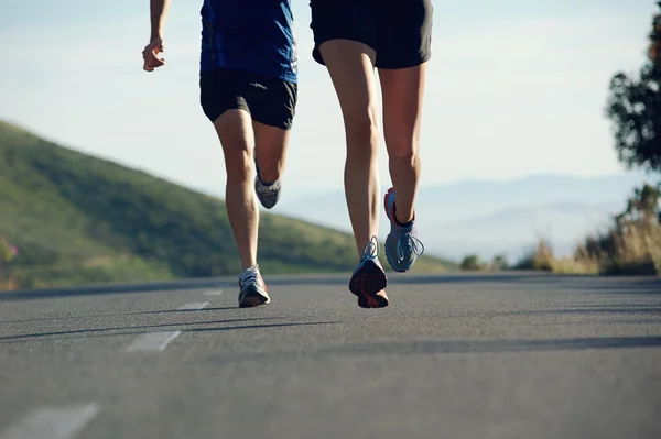 Couple training for marathon — Stock Photo, Image