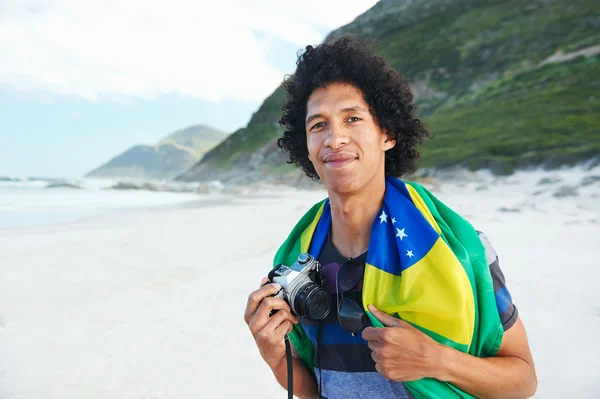 Brasil fanático del fútbol turístico en la playa — Foto de Stock