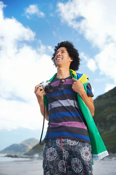 Brasile turista tifoso di calcio in spiaggia — Foto Stock