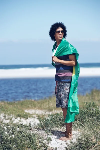 Homem brasileiro com bandeira do Brasil — Fotografia de Stock