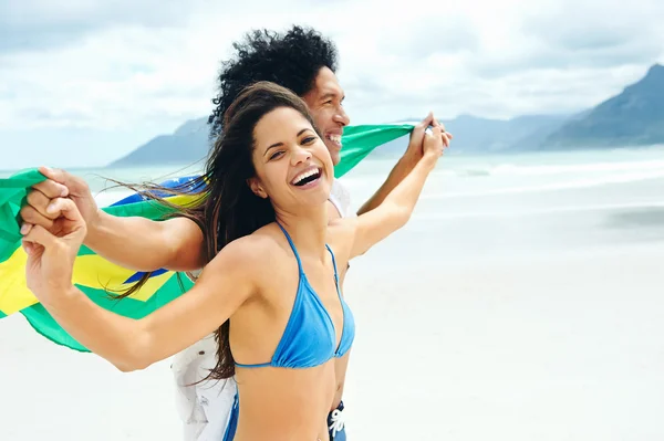 Hispanic couple hold flag — Stock Photo, Image