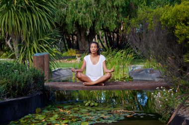 Yoga yapan kadın