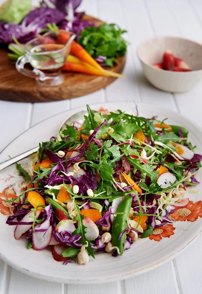 Freshly homemade plated vegetable coleslaw — ストック写真