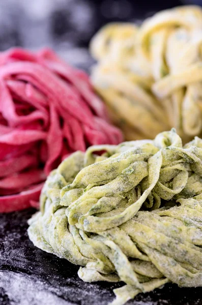 Ruwe huis handgemaakte pasta — Stockfoto