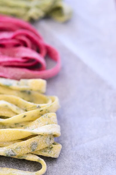 Pasta casera cruda hecha a mano —  Fotos de Stock