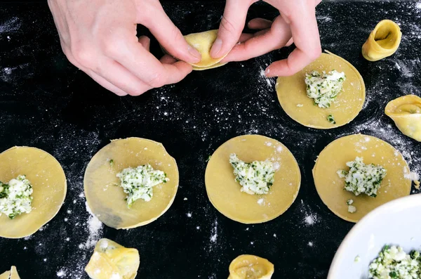 Making fresh tortellini — Stock Photo, Image