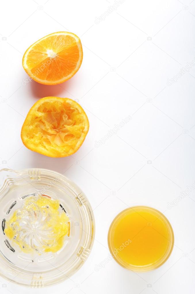 Glass Juicer with cut oranges