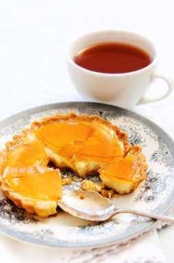 yarısı kremalı tart yemiş