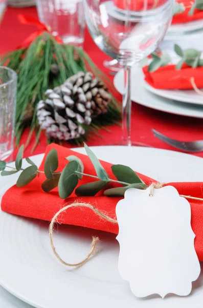 Table setting for christmas in red and white — Stockfoto