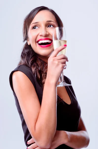 Pezsgő pezsgő pohár tartó glamourous női — Stock Fotó