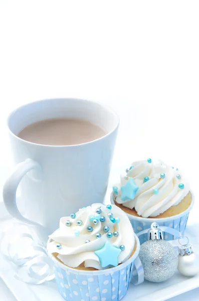 Cupcakes e chocolate quente — Fotografia de Stock