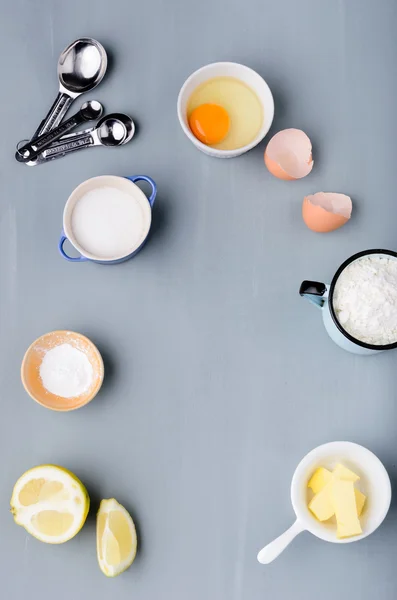 Інгредієнти для випічки на столі — стокове фото