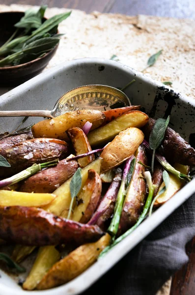 Delicious healthy roasted potatoes — Stock Photo, Image