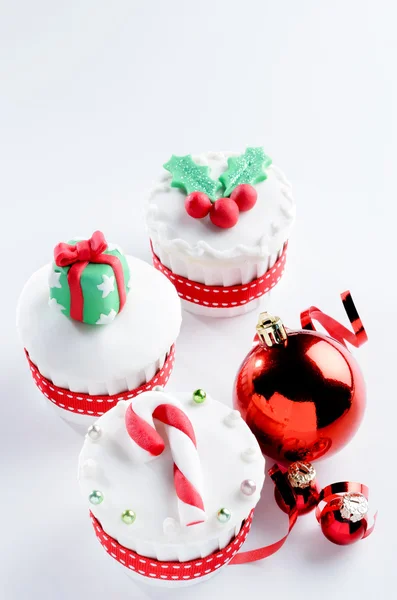 Seasonal christmas cupcakes — Stok fotoğraf