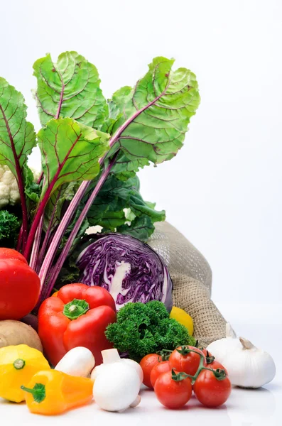 Mängd färska färgglada grönsaker — Stockfoto
