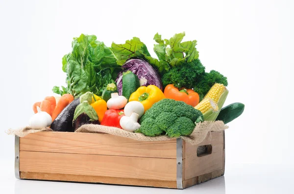 不同种类的新鲜多彩蔬菜 — 图库照片