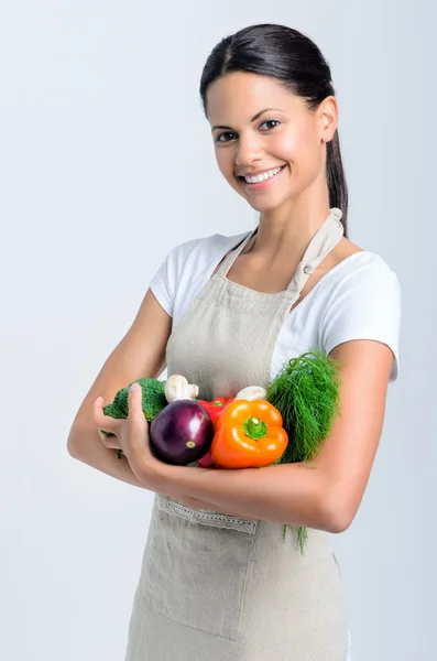 Счастливая здоровая женщина с овощами — стоковое фото