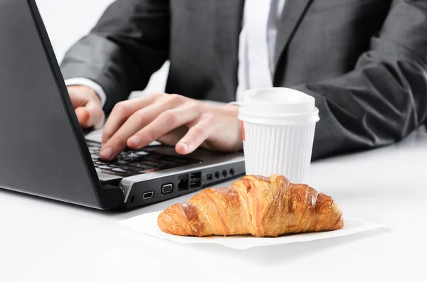 Uomo d'affari fa colazione — Foto Stock