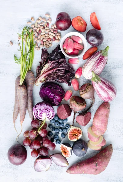 Assorted purple toned fruits and vegetables — Stock Fotó