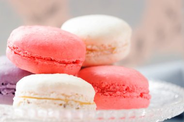 Plaka üzerinde Fransızca macaroons