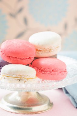 Plaka üzerinde Fransızca macaroons