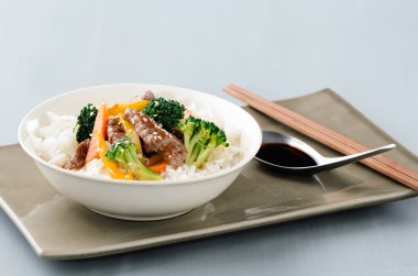 sığır eti stir fry pirinç