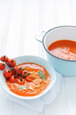 Sağlıklı ev yapımı domates çorbası