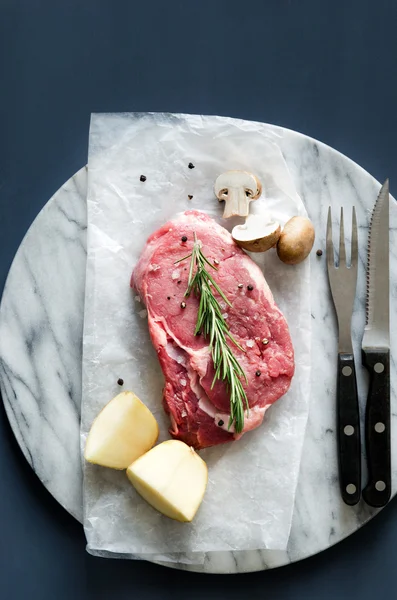 Bøf med ribeye til aftensmad, stegt - Stock-foto